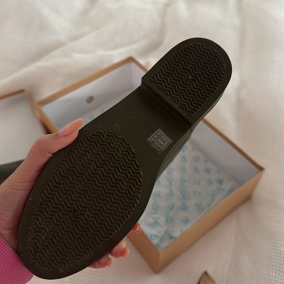 Olive green rain boots. Size 9. Worn twice. - Picture 3 of 4